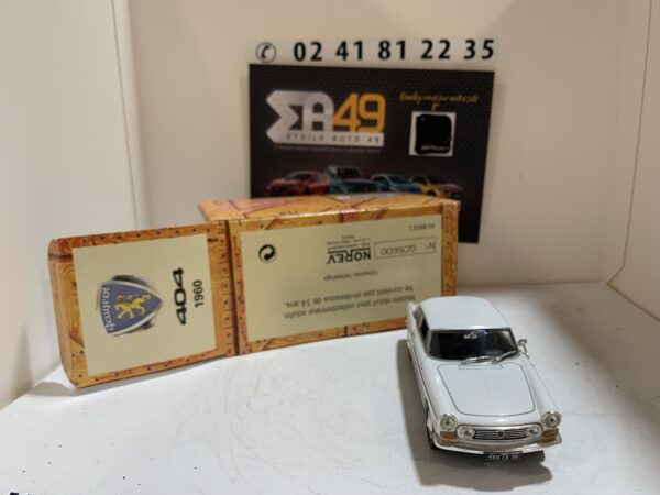 Peugeot 404 1960 Norev 1/43 – Image 2