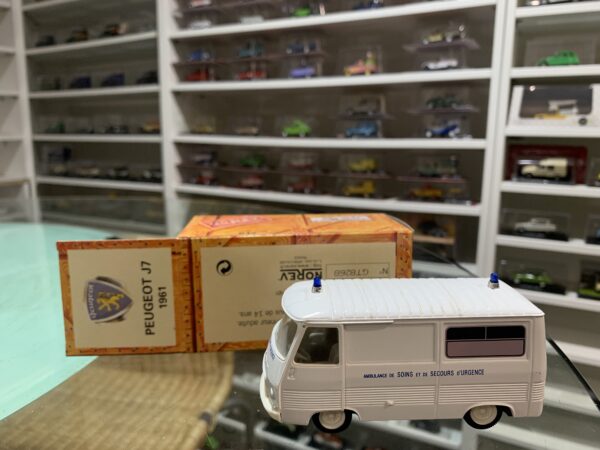 Peugeot J7 1961 Ambulance Norev 1/43