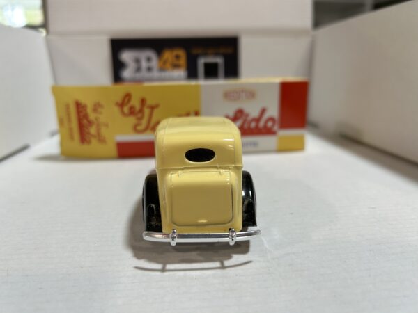 Packard Sedan 1937 1/43 Solido – Image 3
