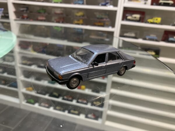 Peugeot 305 1998 1/43 Norev