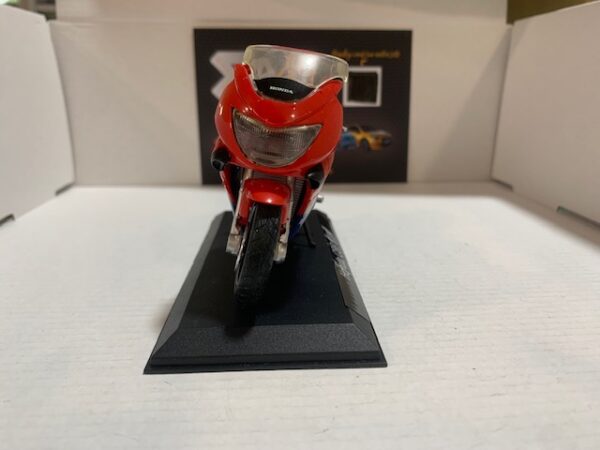Honda CBR 600 F 1/18 – Image 2