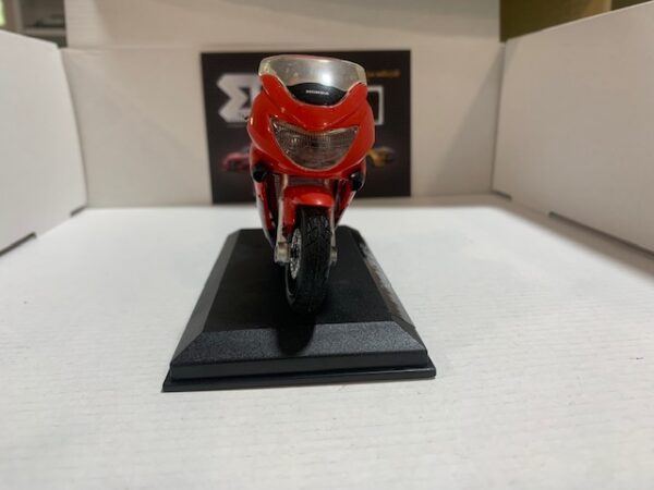 Honda CBR 600 F4 1/18 – Image 2