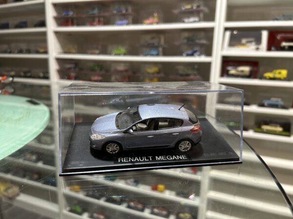 Renault Megane gris platine 1/43