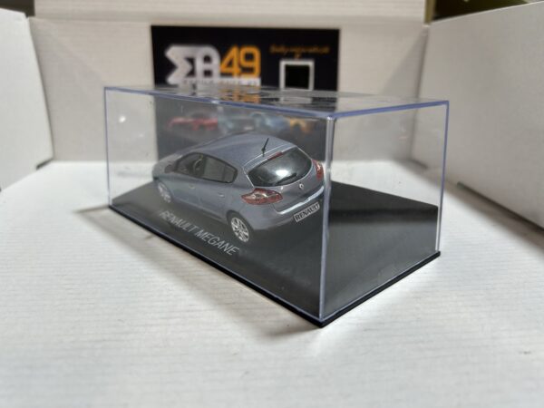 Renault Megane gris platine 1/43 – Image 3