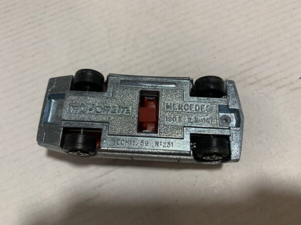 Mercedes 190 E  Majorette 1/59 – Image 4