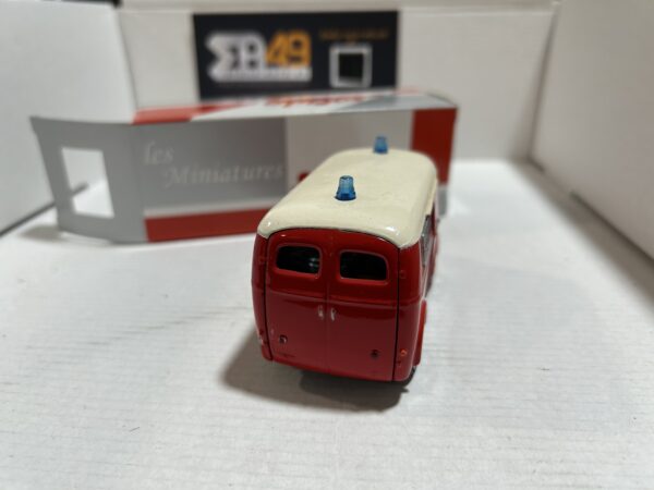 Peugeot D4 Pompiers Département de la Savoie 1/43 – Image 3