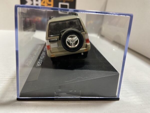 Toyota Land Cruiser 1/43 – Image 3