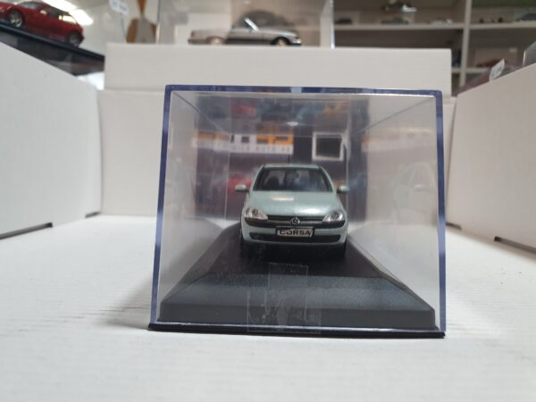 Opel Corsa 2000 Minichamps 1/43 – Image 2