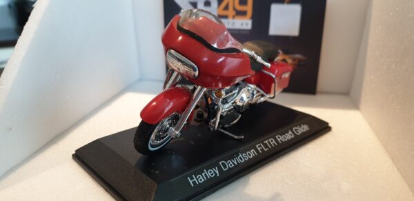 Harley Davidson FLTR Road Glide Maisto 1/18 – Image 2