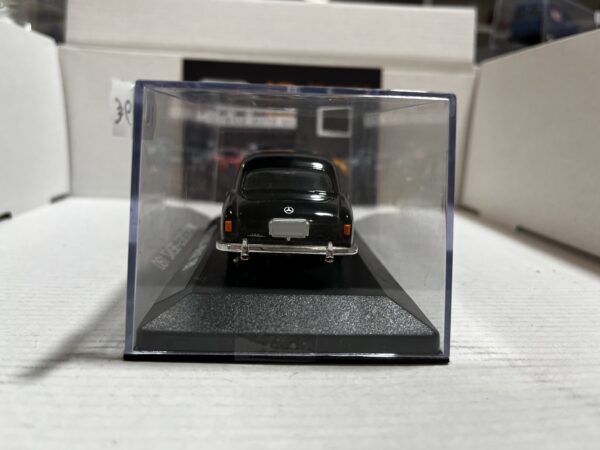 Mercedes-Benz 180-W120 noir 1/43 – Image 3