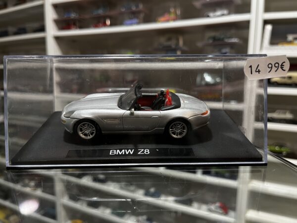 BMW Z8 gris clair (2003) 1/43