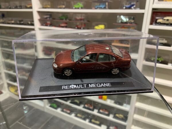 Renault Megane bordeaux 1/43