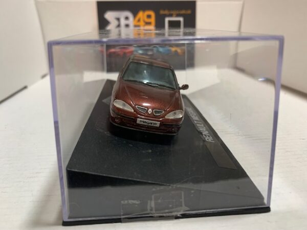 Renault Megane bordeaux 1/43 – Image 2