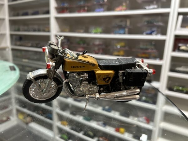 MS 100 Honda 750 Polistil 1/15