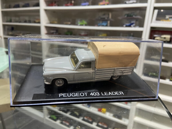 Peugeot 403 Leader 1/43