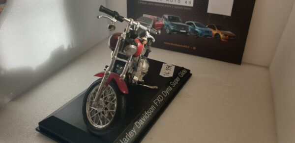 Harley Davidson FXD Dyna Super Glide 1/18 – Image 6