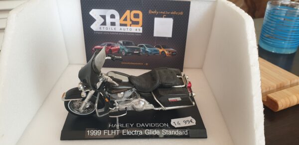 Harley Davidson 1999 FLHT Electra Glide Standart 1/18