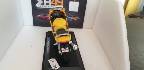 Honda CBR 600 F4 1/18 – Image 3