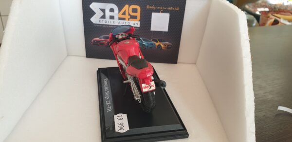 Kawasaki Ninja ZX 7R 1/18 – Image 5