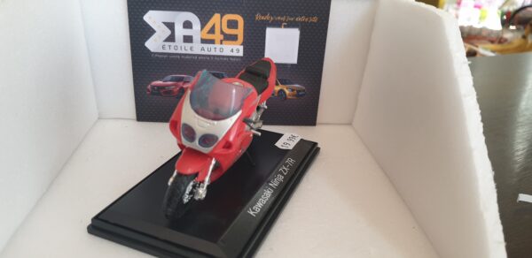 Kawasaki Ninja ZX 7R 1/18 – Image 6