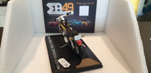 Harley 2000 XL 1200C Sportster Custom 1/18 – Image 3