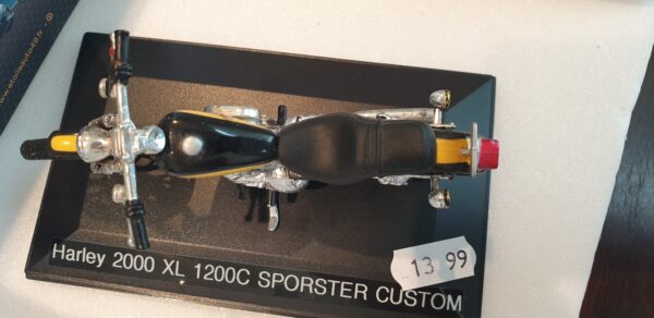 Harley 2000 XL 1200C Sportster Custom 1/18 – Image 4
