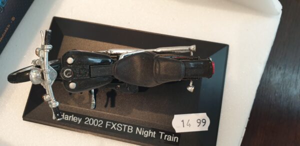 Harley 2002 FXSTB Night Train 1/18 – Image 6