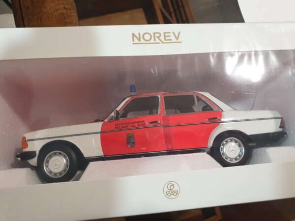 Mercedes-Benz 200 1984 Ambulance de secours 1/18 – Image 5