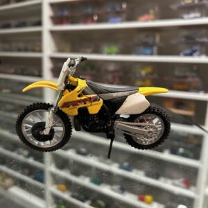 Suzuki RM 250 1/18