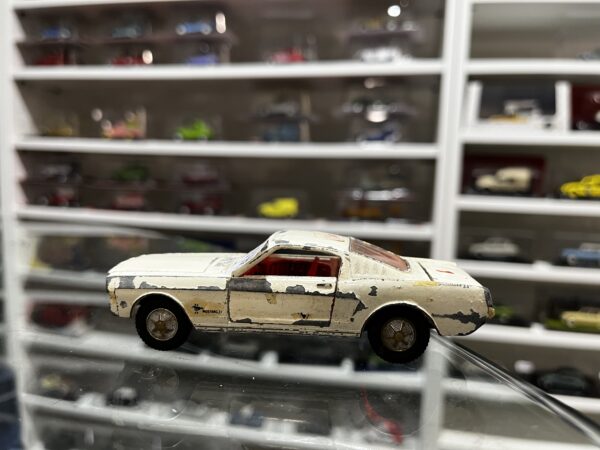 Ford Mustang 2+2 Fast Back Dinky Toys 1/43