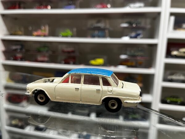 Dinky Toys Triumph 2000