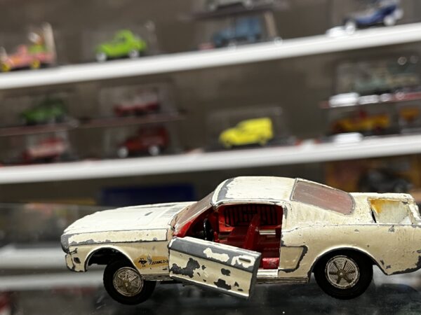 Ford Mustang 2+2 Fast Back N°161 Dinky Toys 1/43