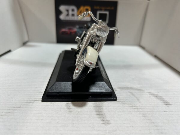 Harley Davidson FLH Duo Glide Maisto 1/18 – Image 2