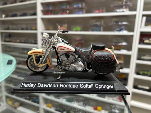 Harley Davidson Heritage Softail Springer Maisto 1/18