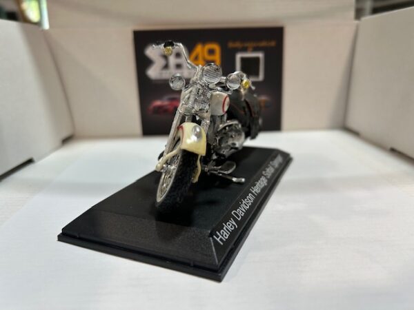 Harley Davidson Heritage Softail Springer Maisto 1/18 – Image 3