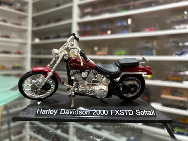 Harley Davidson 2000 FXSTD Softail 1/18 Maisto