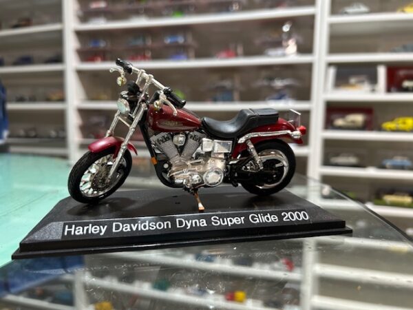 Harley Davidson Dyna Super Glide 2000 1/18