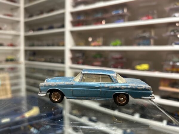 Dinky Toys Mercedes Benz 300 SE