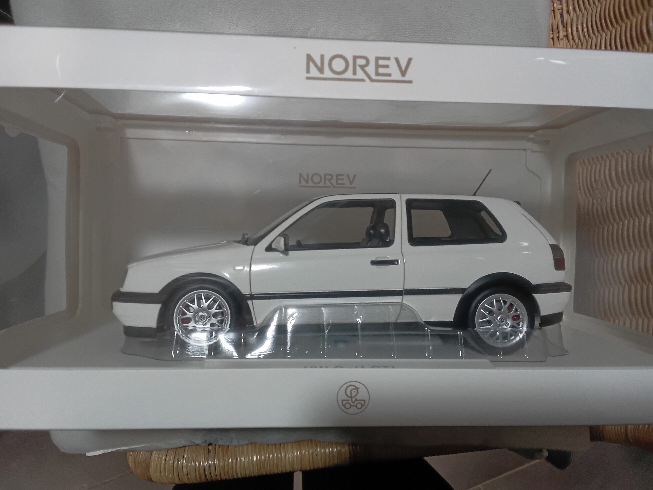 VW Golf GTI 1996 Blanc Candy 1/18