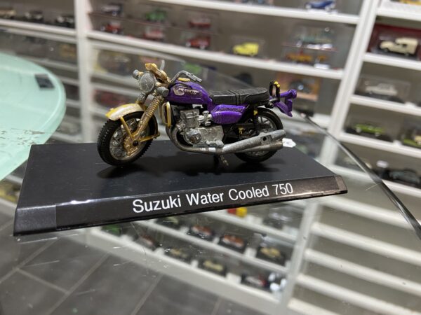 Suzuki Water Cooled 750 1/18