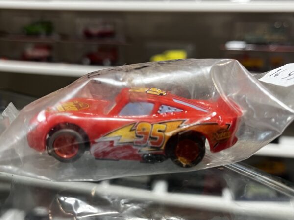 Voiture de Circuit Cars Flash McQueen sous blister