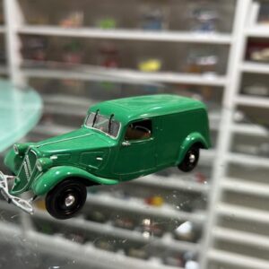 Traction 11 BL Fourgonnette Norev 1/43