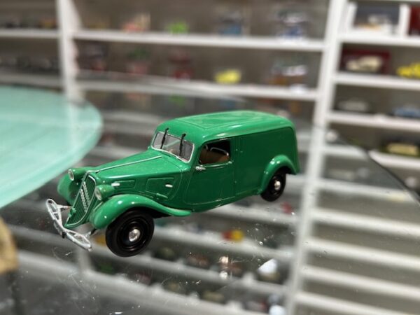 Traction 11 BL Fourgonnette Norev 1/43