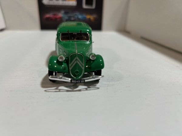 Traction 11 BL Fourgonnette Norev 1/43 – Image 2