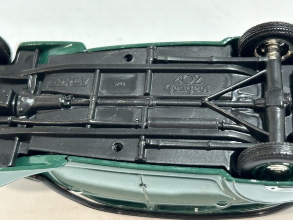 Peugeot 402 Verte Norev 1/43 – Image 4
