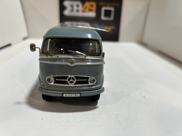 Mercedes Benz Premium ClassicXXs 1/43 – Image 2