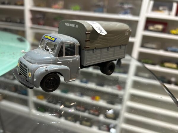 Citroen U23 "Pneu Michelin" 1/43
