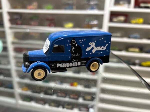 Corgi Camionnette Reo Delivery Van 1950 1/43