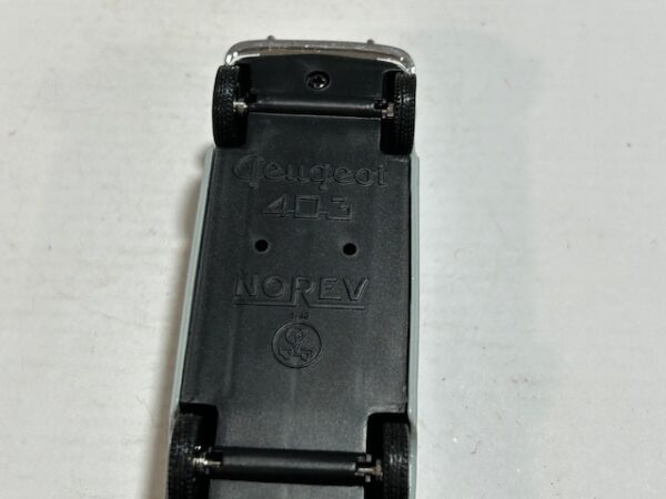 Peugeot 403 Grise Norev 1/43 – Image 4