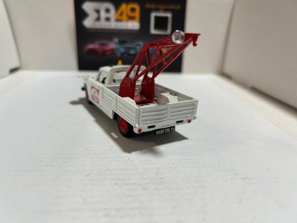 Peugeot 404 Pick Up 1964 "AVIA" 1/43 – Image 3